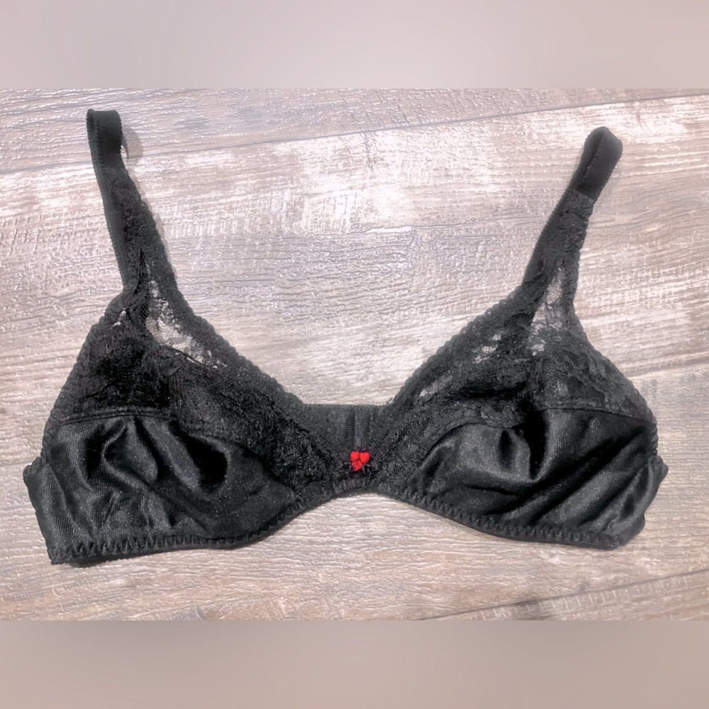 Rare Vtg 70s Sexy Black nylon & Lace trim Bra • unlined • underwire free • 34B